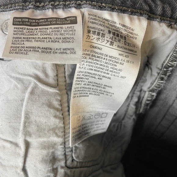 Levis 501 Original Shorts Womens 28 Black Denim Cuffed Cut Off 56327-0040 - Picture 4 of 6